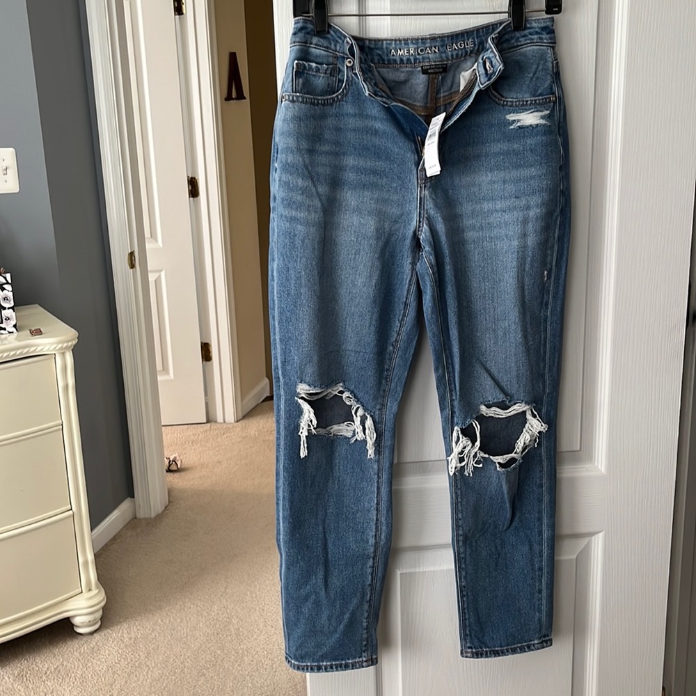 American Eagle Mom Jeans; Size 4 Short